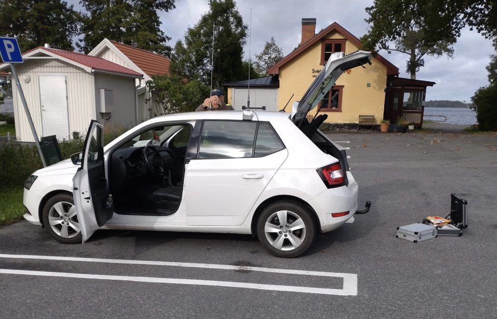 b-13_mobil_enhet_preppas_av_kjell_o_dag_vid_trygghetspunkt_sjoeliden.jpg